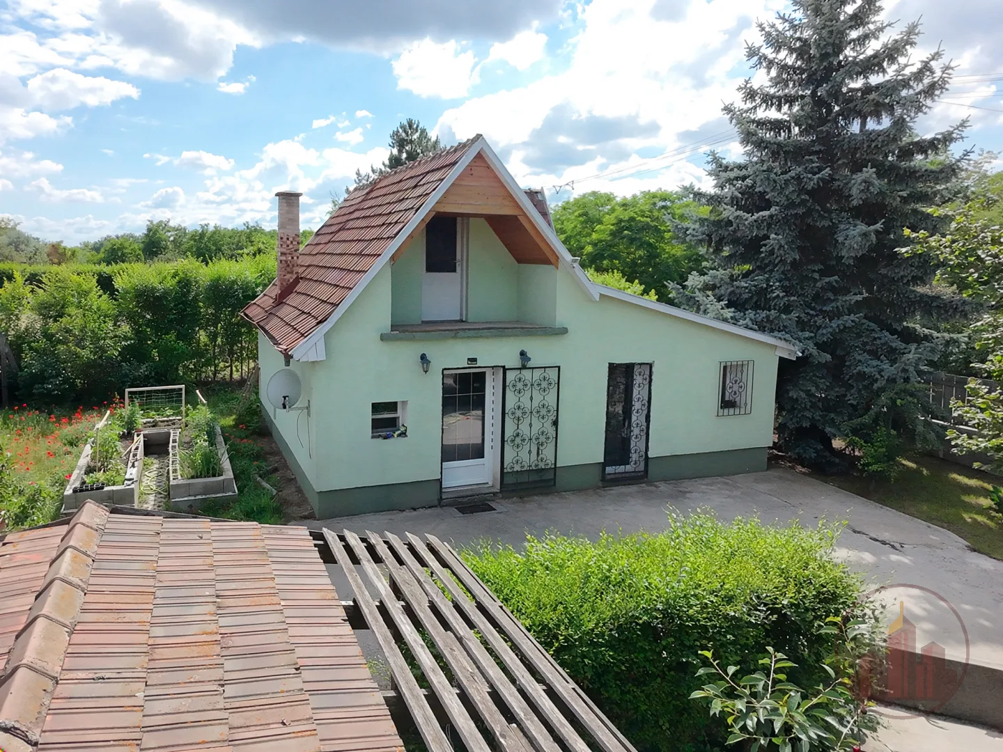 Felújított kis családi ház Václigeten – nyugalom, 553 m² telek, bővíthető tetőtér