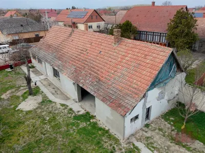 Eladó Önálló Ház, praktikus elrendezéssel, tágas udvarral – 2. kép