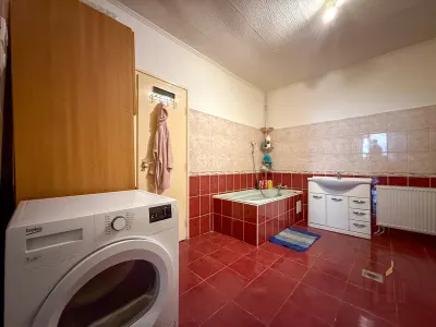 Eladó Önálló Ház, praktikus elrendezéssel, tágas udvarral – 14. kép