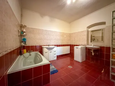 Eladó Önálló Ház, praktikus elrendezéssel, tágas udvarral – 15. kép