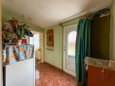 Eladó Önálló Ház, praktikus elrendezéssel, tágas udvarral – 8. kép