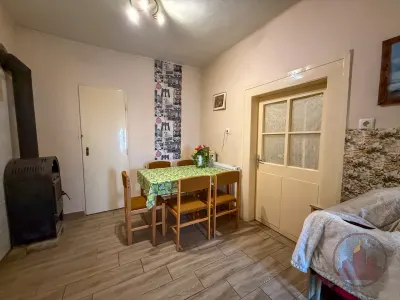 Eladó Önálló Ház, praktikus elrendezéssel, tágas udvarral – 11. kép