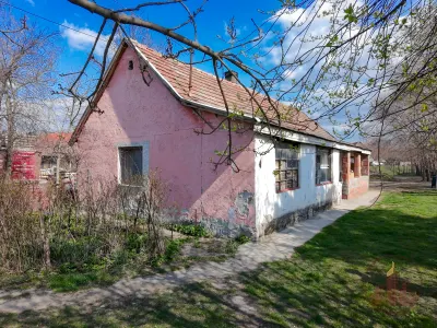 Felújítandó ház eladó csendes utcában a központhoz közel