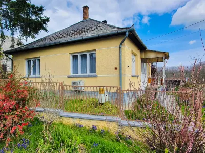 Frissen tető-szigetelt Somogy megyei családi ház eladó, hátsó kerttel, panorámával!