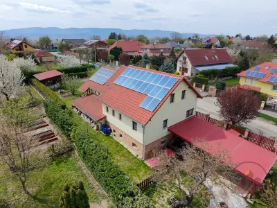 Eladó 6 szobás családi ház Vácon, Naszályra néző kilátással! – 3. kép