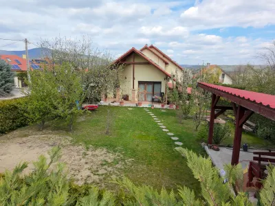 Eladó 6 szobás családi ház Vácon, Naszályra néző kilátással! – 5. kép