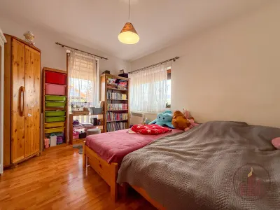 Eladó 6 szobás családi ház Vácon, Naszályra néző kilátással! – 20. kép