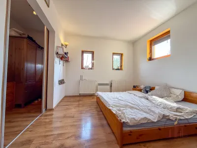 Eladó 6 szobás családi ház Vácon, Naszályra néző kilátással! – 19. kép