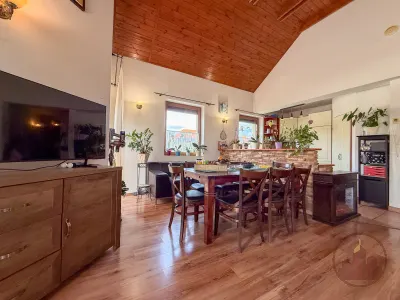 Eladó 6 szobás családi ház Vácon, Naszályra néző kilátással! – 14. kép