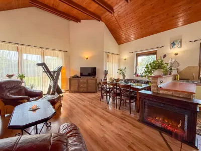 Eladó 6 szobás családi ház Vácon, Naszályra néző kilátással! – 9. kép