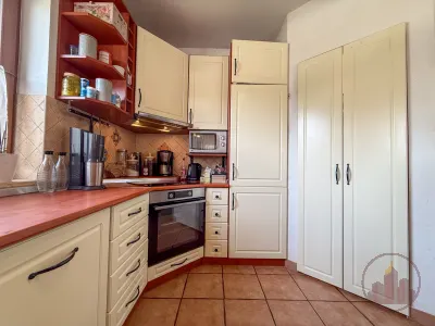 Eladó 6 szobás családi ház Vácon, Naszályra néző kilátással! – 13. kép