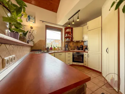 Eladó 6 szobás családi ház Vácon, Naszályra néző kilátással! – 15. kép