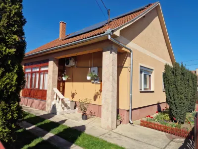 Napelemes családi ház