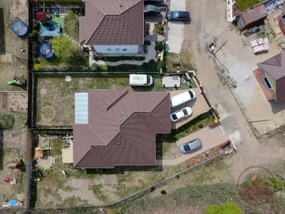 Újszerű, erdőszéli ikerházrész Vácrátóton, 550 m² kerttel, 2 fürdővel, pergolás terasszal – 30. kép