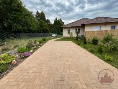 Újszerű, erdőszéli ikerházrész Vácrátóton, 550 m² kerttel, 2 fürdővel, pergolás terasszal – 22. kép