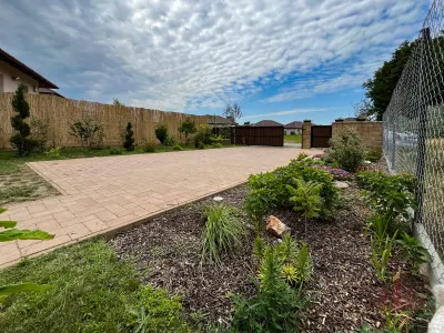 Újszerű, erdőszéli ikerházrész Vácrátóton, 550 m² kerttel, 2 fürdővel, pergolás terasszal – 24. kép