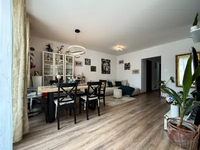 Újszerű, erdőszéli ikerházrész Vácrátóton, 550 m² kerttel, 2 fürdővel, pergolás terasszal – 13. kép