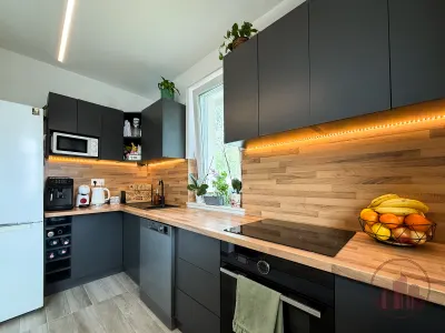 Újszerű, erdőszéli ikerházrész Vácrátóton, 550 m² kerttel, 2 fürdővel, pergolás terasszal – 10. kép