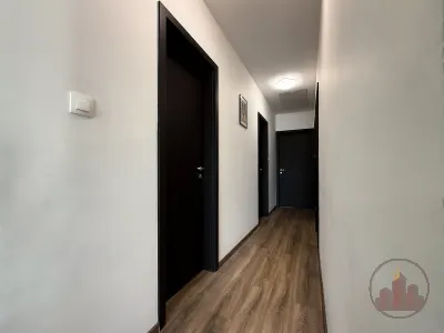 Újszerű, erdőszéli ikerházrész Vácrátóton, 550 m² kerttel, 2 fürdővel, pergolás terasszal – 14. kép