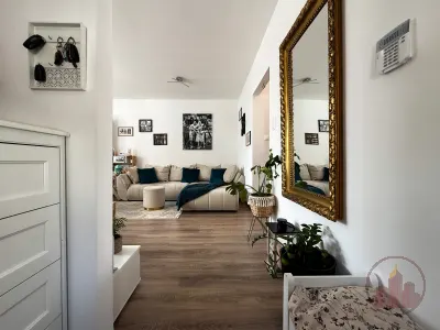 Újszerű, erdőszéli ikerházrész Vácrátóton, 550 m² kerttel, 2 fürdővel, pergolás terasszal – 5. kép