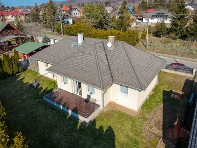 Kandallós, kulcsrakész családi ház Szadán – önálló, 564 m² telek, garázzsal