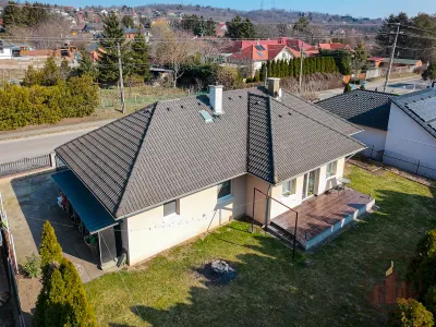 Kandallós, kulcsrakész családi ház Szadán – önálló, 564 m² telek, garázzsal – 2. kép