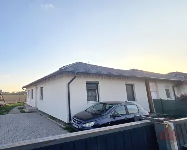 4 szobás ikerház Taksony kedvelt lakóparkjában – 1. kép