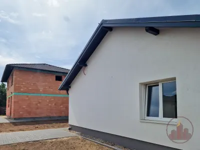 Azonnal költözhető ikerház nagy terekkel! – 4. kép