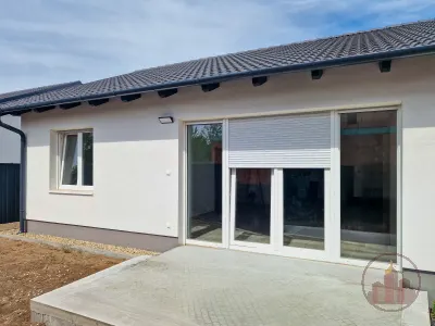 Azonnal költözhető ikerház nagy terekkel! – 6. kép