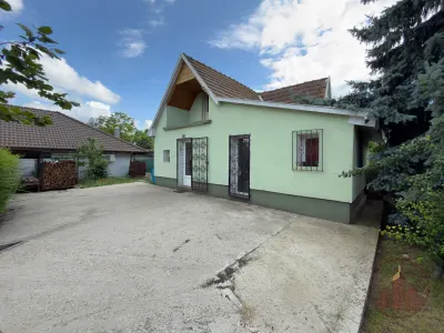 Felújított kis családi ház Václigeten – nyugalom, 553 m² telek, bővíthető tetőtér – 14. kép