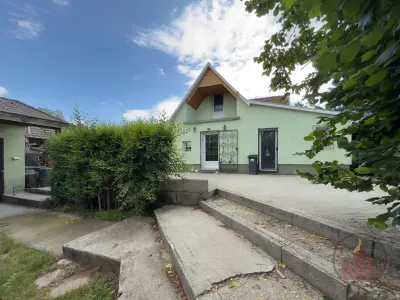 Felújított kis családi ház Václigeten – nyugalom, 553 m² telek, bővíthető tetőtér – 17. kép