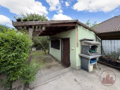 Felújított kis családi ház Václigeten – nyugalom, 553 m² telek, bővíthető tetőtér – 19. kép