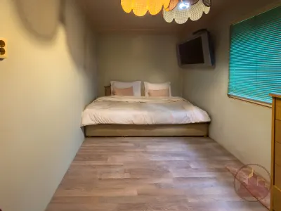 Felújított kis családi ház Václigeten – nyugalom, 553 m² telek, bővíthető tetőtér – 11. kép