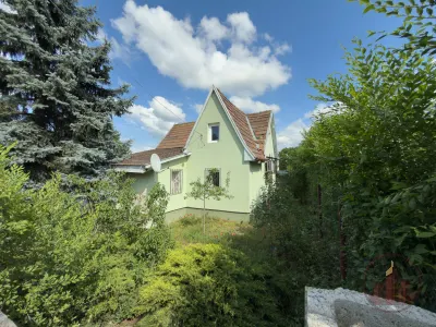 Felújított kis családi ház Václigeten – nyugalom, 553 m² telek, bővíthető tetőtér – 21. kép