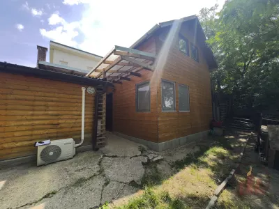 Akár több generáció lakhatása, vállalkozás, Budapest közelsége – 1. kép