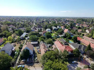 Dunaharasztin eladó emeleti + tetőtéri lakás saját kerttel, medencével és garázzsal – 4. kép