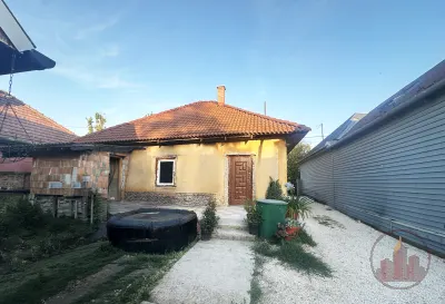 Nagy telek, két külön ház – lakhatás és vállalkozás egy helyen – 6. kép