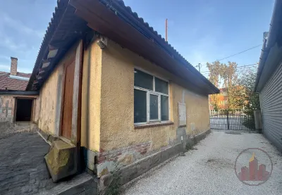 Nagy telek, két külön ház – lakhatás és vállalkozás egy helyen – 5. kép