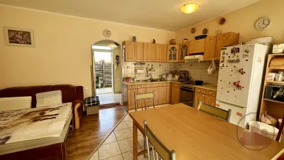 Tárolókapcsolatos sorházi lakás, saját 160 m2 kertrésszel eladó – 9. kép