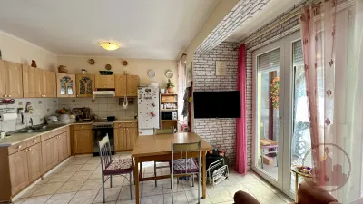 Tárolókapcsolatos sorházi lakás, saját 160 m2 kertrésszel eladó – 10. kép