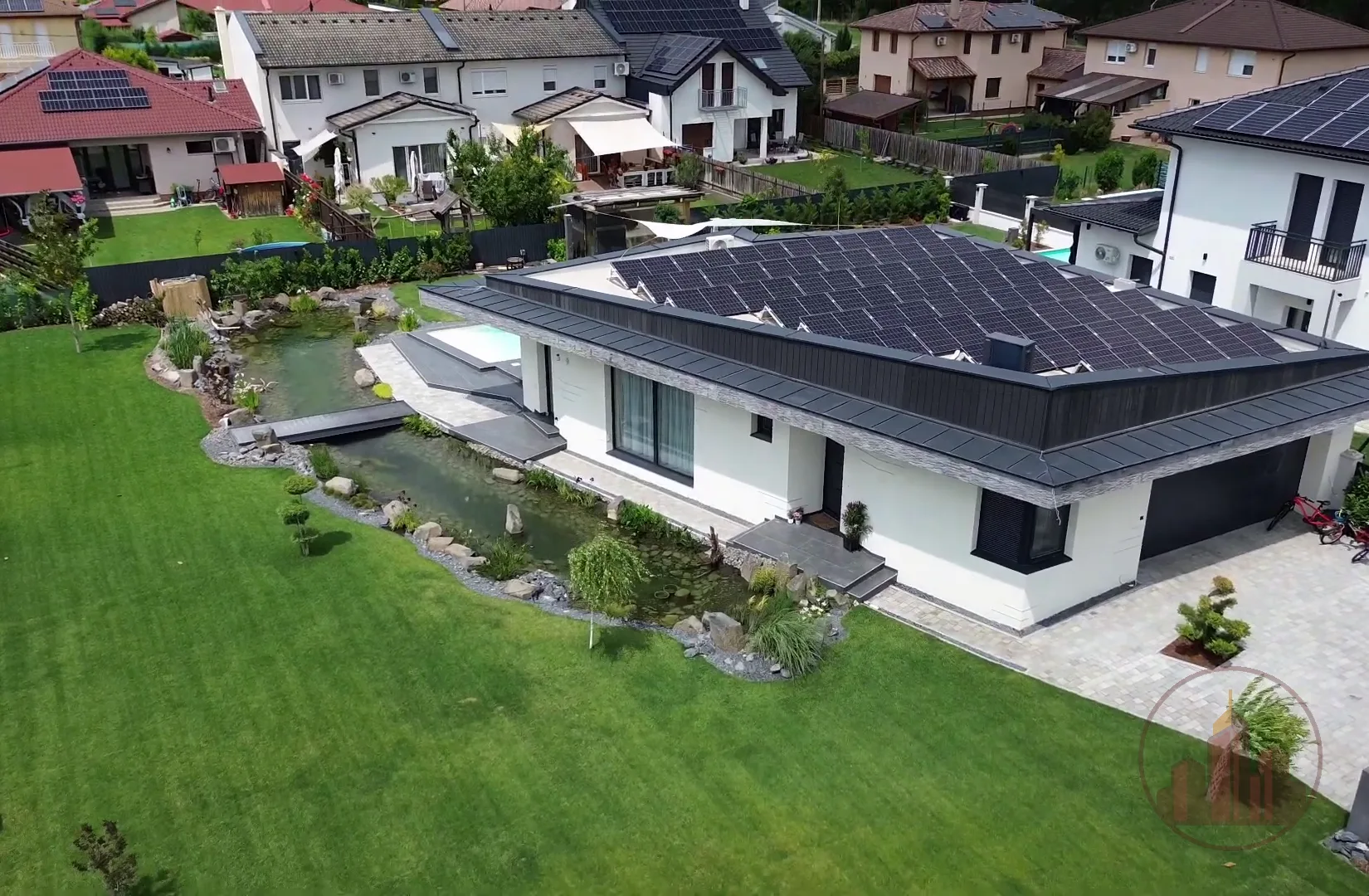 Prémium családi ház medencével, kerti tóval és szaunával Dunaharaszti kedvelt részén - kép 4