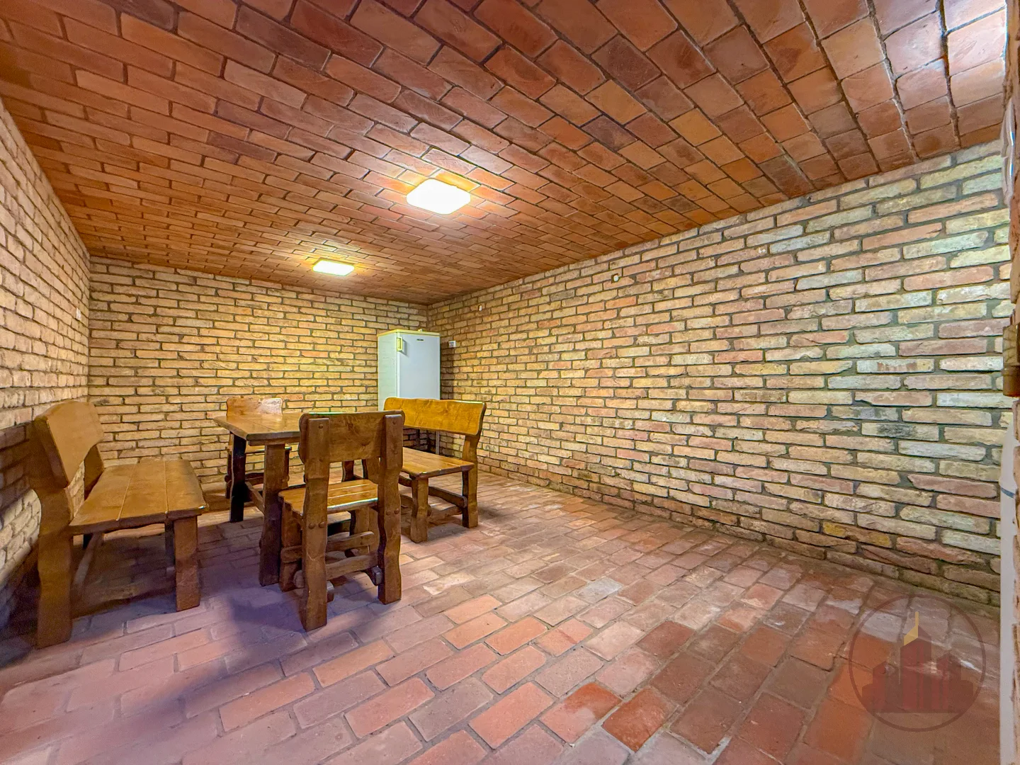 Egyedi tervezésű pince és otthonos faház, karnyújtásnyira a vízparttól, saját stéggel - kép 3