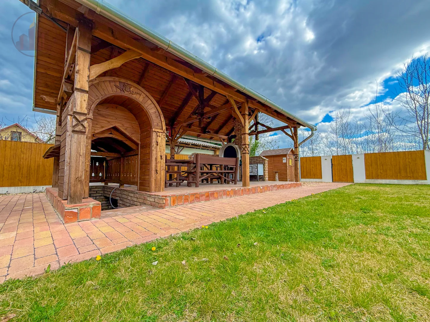 Egyedi tervezésű pince és otthonos faház, karnyújtásnyira a vízparttól, saját stéggel - kép 5