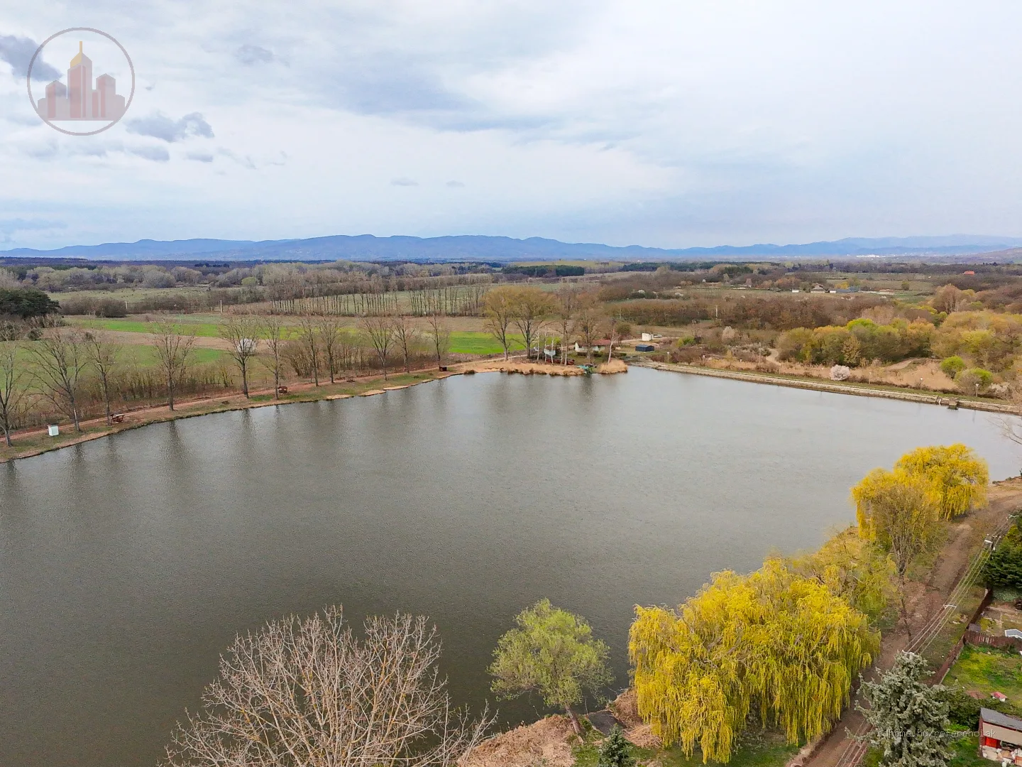 Tóparti prémium családi ház – Őrbottyán - kép 1